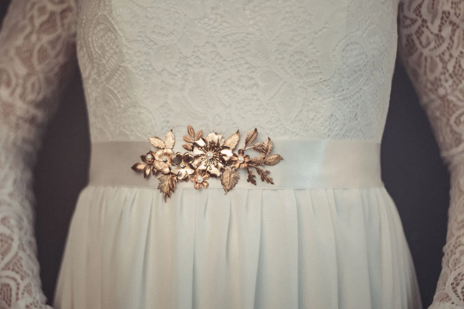 Bridal sash with gold metal flowers and leaves - EURHYMIA