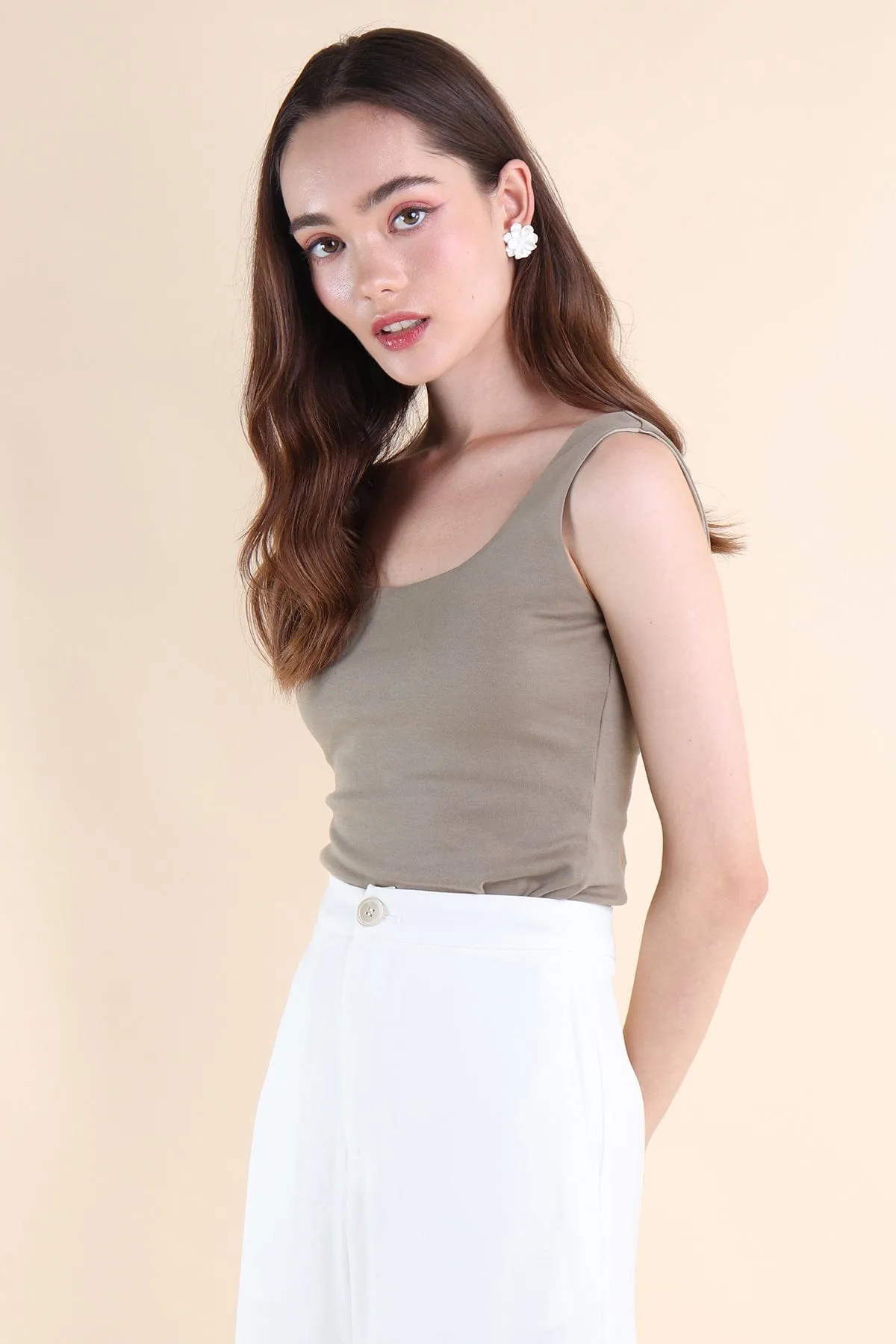 DARLYN U-PADDED TOP IN OLIVE