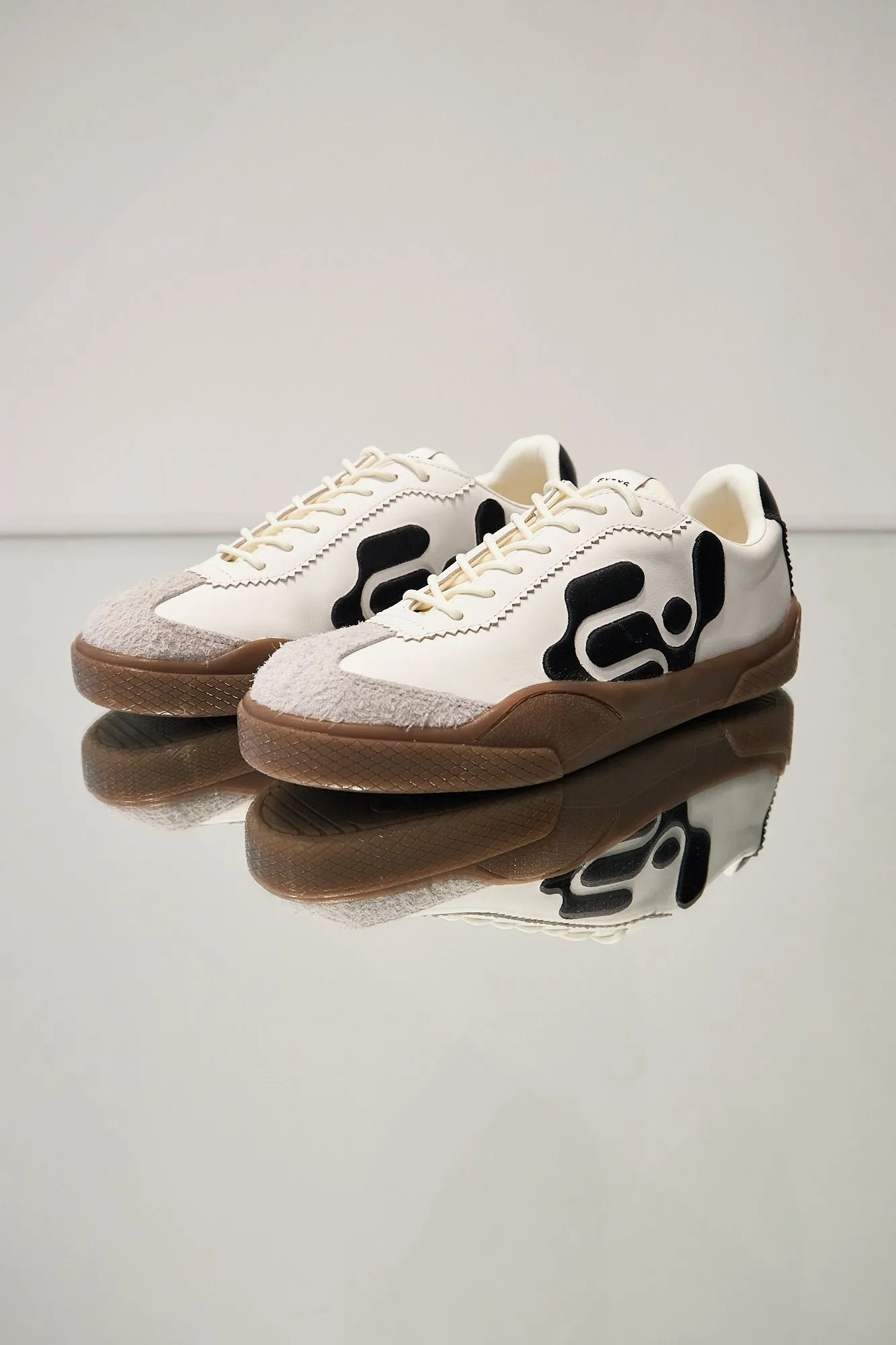 Santos Sneaker Swan