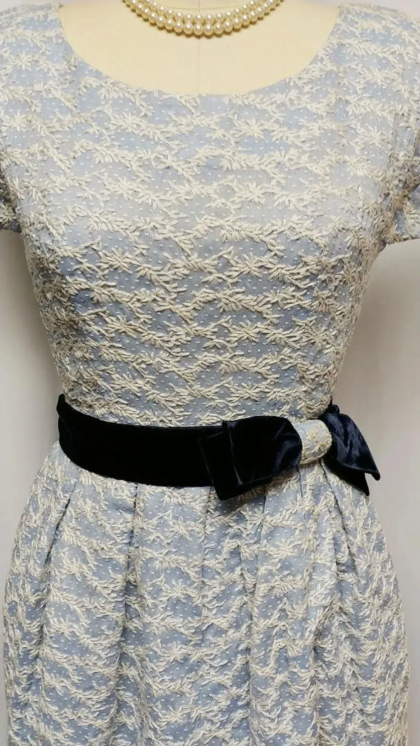 *VINTAGE BLUE WITH WHITE EMBROIDEREY BELL SKIRT DRESS WITH METAL ZIPPER